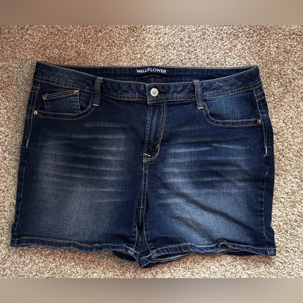 Wallflower Women’s Shorts